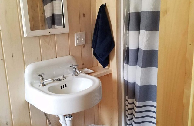 May Brook Falls Cottages, Cottage #1
