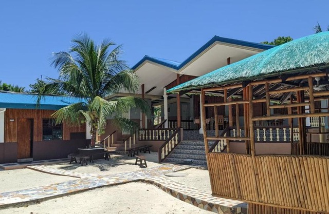 Maya Guest House - Sipaway Island