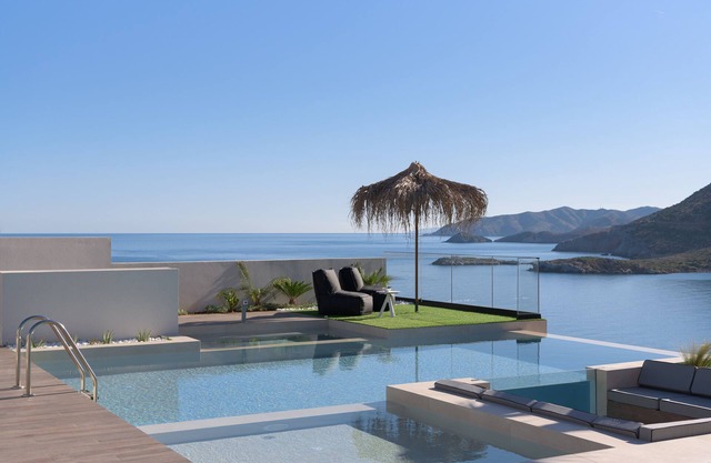 Mayana Luxury Villa, an infinite blue experience