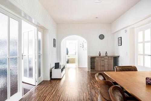 Maybach 4-Zimmer Apartment - groß, hochwertig, nah Düsseldorf Messe
