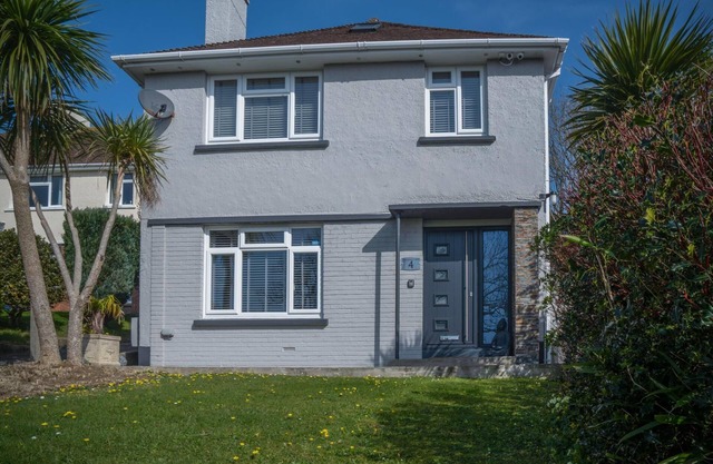 Mayfield House - 4 Bedroom House - Tenby
