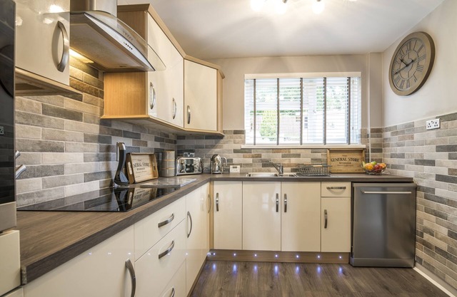 Mayfield House - 4 Bedroom House - Tenby
