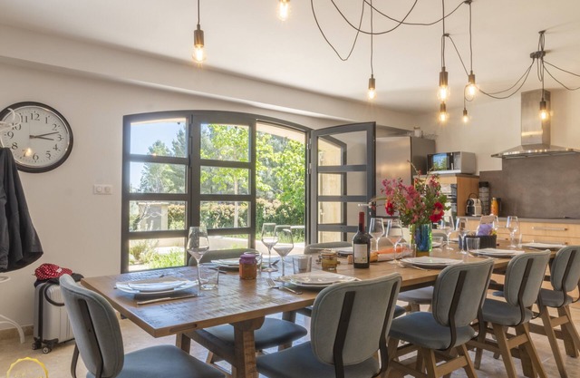 Mazet de Paul & Raymonde, 7 bedrooms, 4 bathrooms, shared pool - Vallée des Baux