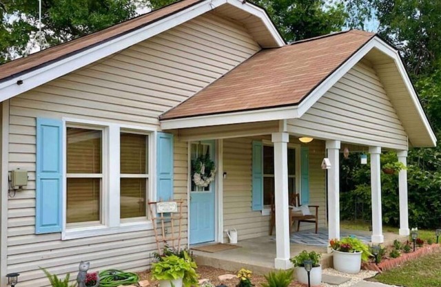 McDonald Cottage - Peaceful Backyard w/Fire Pit
