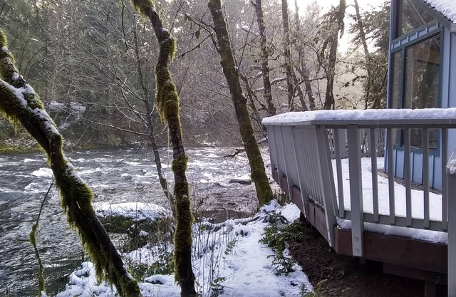 McKenzie Riverside Retreat