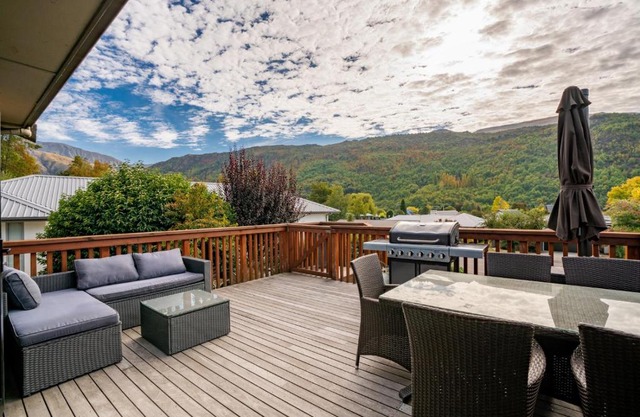 McKibbin Lodge - Arrowtown Holiday Home
