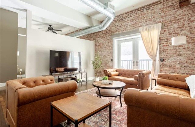 McOuat Place 3B - Luxury 1 Bed Downtown Indy Apartment Prime Location