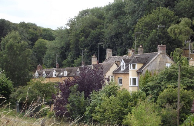 Meadow Brook Cottage - a Cotswold cottage that sleeps 4 guests in 3 bedrooms