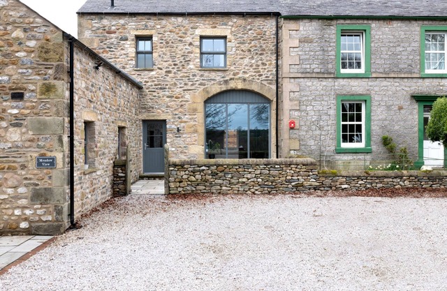 MEADOW VIEW COTTAGE, pet friendly, with open fire in Ingleton