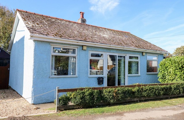 MEADOWSWEET, pet friendly, character holiday cottage in Anderby Creek