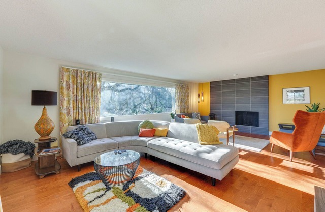 Medford Vacation Rental w/En-Suite Bathrooms!