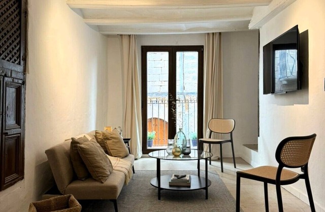 Medieval house in the heart of Calaceite. Casa Vivó is pet friendly house.