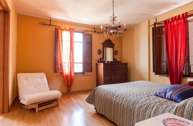 Medieval village TOP flat, third floor with Wi-Fi & aircon