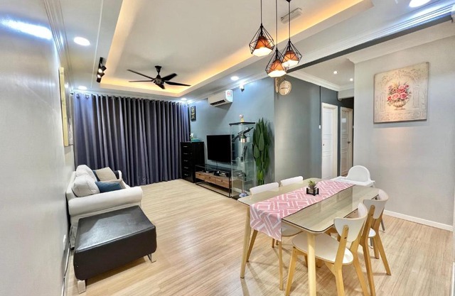 Medina Homestay Batu Burok Beach