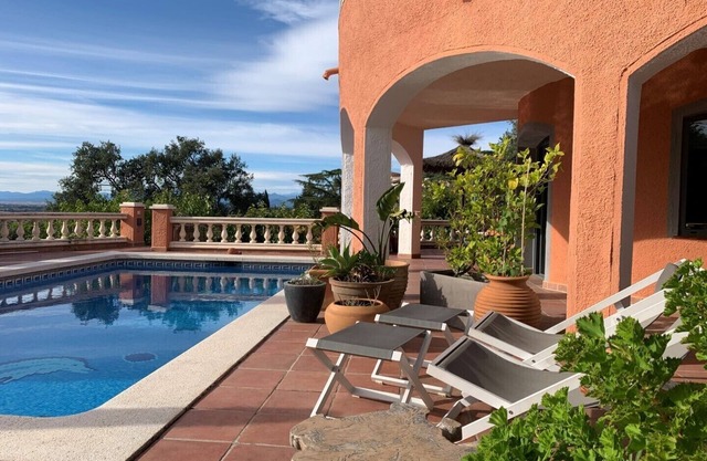 Mediterranean holiday home with private pool in quiet location