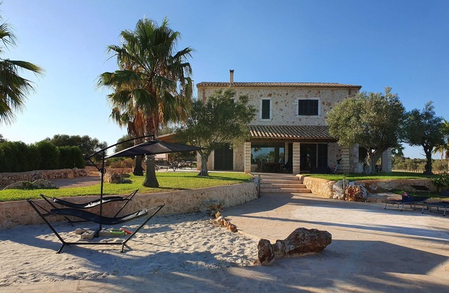 Mediterranean Finca Can 66 Palmeras with panoramic views in a quiet location in Santanyi