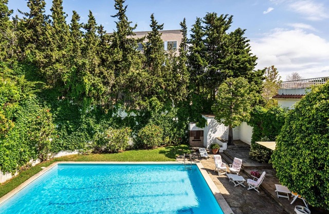 Mediterranean house with private garden and pool