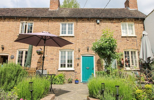MEDLAR COTTAGE, romantic, character holiday cottage in Ironbridge