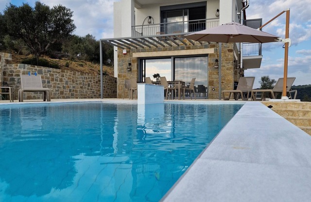 Meerblick und Bergblick, alleinstehendes Haus mit Pool, Barrierefrei im EG