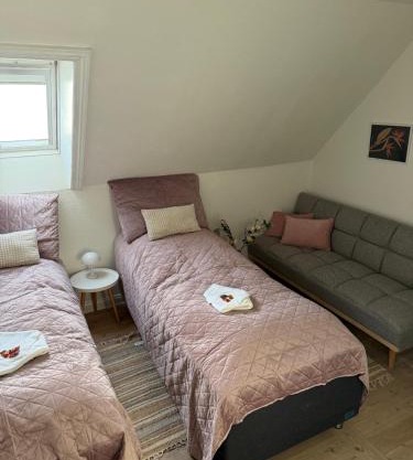 Meget central, fri parkering, 4-7 personers overnatningssted