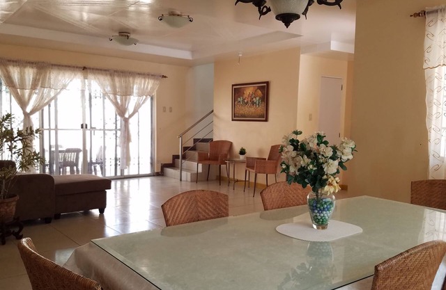 Mel's House Tagaytay - B&B - Marcus Room - Free Breakfast & WiFI