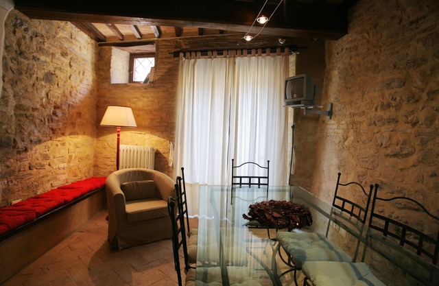 Melanzio holiday apartment with garden and swimming pool