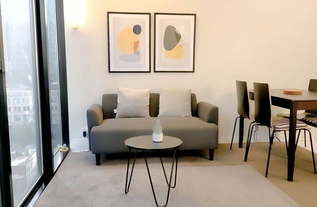 Melb. City Central 2 Bedroom Apt w View /WIFI