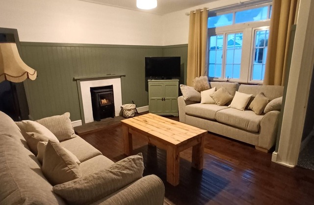 Melbourne Cottage Situated In The Centre Of Pembroke South Wales