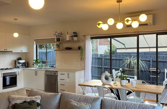 Melbourne home, close to Airport & Train Station