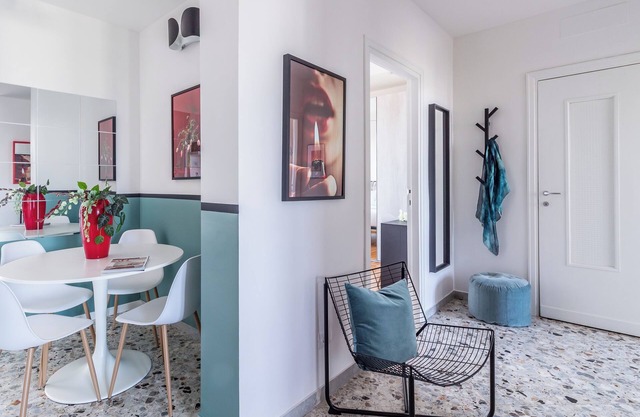 Melchiorre Gioia 67 - Three Bedroom Apartment, Sleeps 8