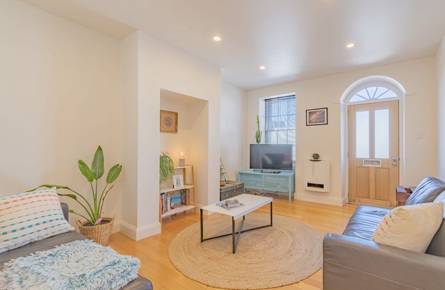 MELVINGTON BOUTIQUE APARTMENT. STROLL TO TOWN (Discount Car Hire)