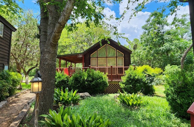 Mendelbaum Winery Guest Cabins