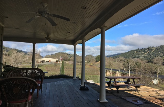 Mendocino Getaway With Wrap-Around Deck And Stone Fireplace Fit For All-seasons