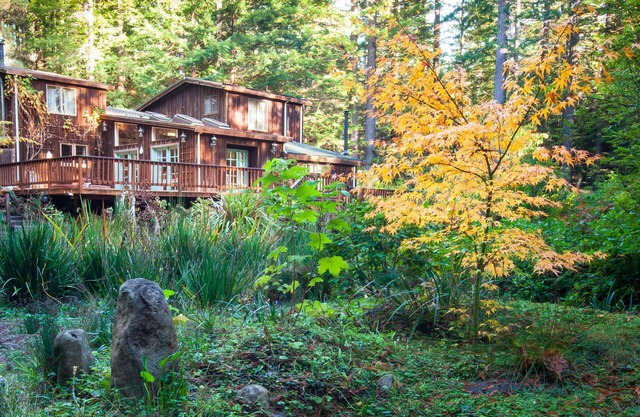 Mendocino Handcrafted 6000 sqft Lodge Views tallest Redwoods & Zen Pond Garden