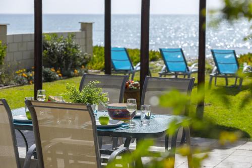 Beachfront Meneou 