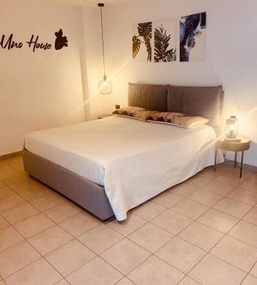 MenoUno House