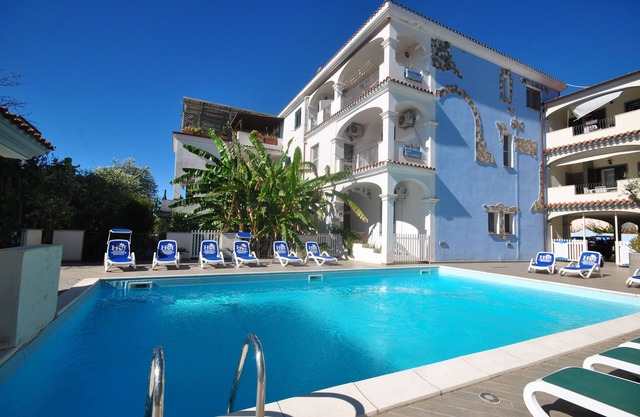 Menta, 2-bedroom apartment with 2 bathrooms and close to the pool.