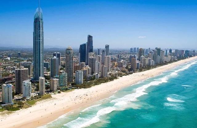 Meriton A stone's throw to the Beach,High level
