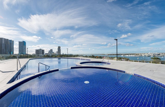 Meriton Suites Southport, Gold Coast