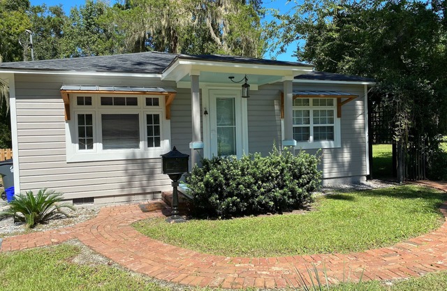 Mermaid Cottage in Beautiful Downtown St Marys GA- Gateway to Cumberland Island