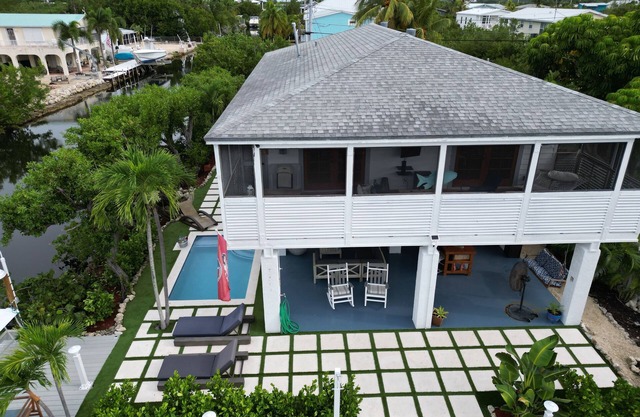 Mermaid House! Pool, Dockage, Outdoor Bar!
