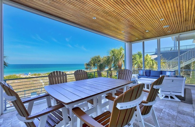 MERMAID'S GULF FRONT 5 BEDROOM BEACH HOUSE WITH A POOL!
