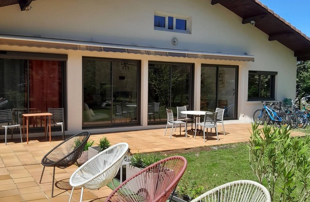 Messanges plage: large wooded park, center all on foot