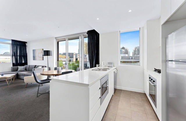 MetaWise Chatswood Modern 2-Bed With Parking