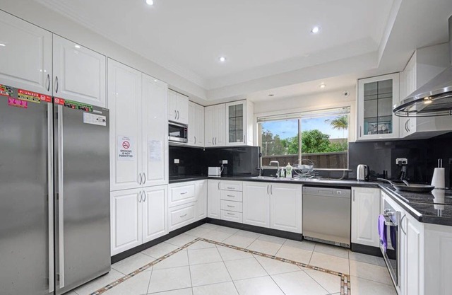 MetaWise Parramatta Cozy Room Share Bathroom WiFi