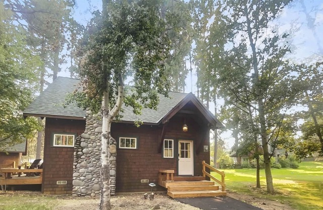 Metolius River Resort Cabin 12 - Luxurious cabin on the Metolius River w/