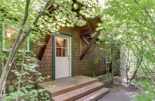 Metolius River Resort Cabin 6 - Luxurious cabin on the Metolius River w/