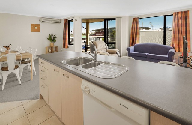 Metro Haven - Hamilton Holiday Townhouse
