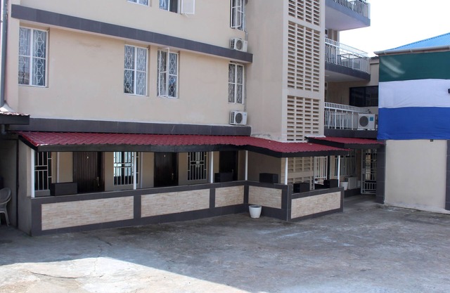 Metro Hotel & Lounge