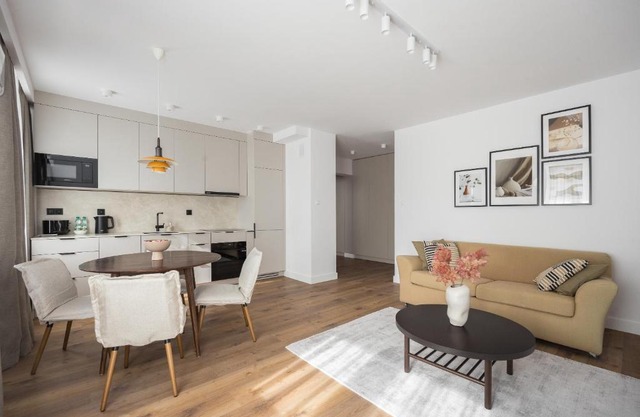 Metro Kabaty Elegant Apartment by BookingHost